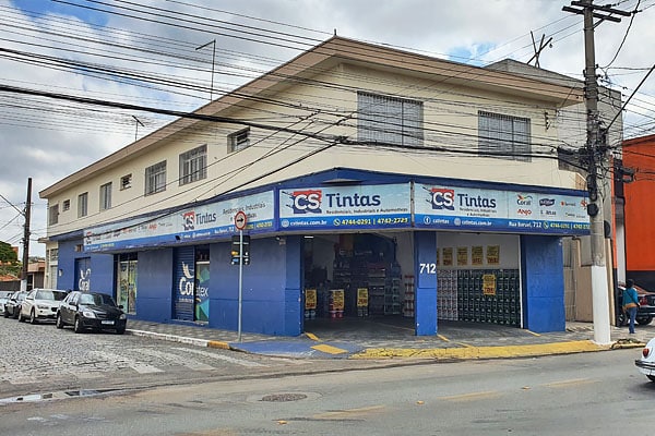 Foto da fachada de nossa loja CS Tintas em Suzano,no Centro, na rua Baruel, em frente ao Mc Donalds