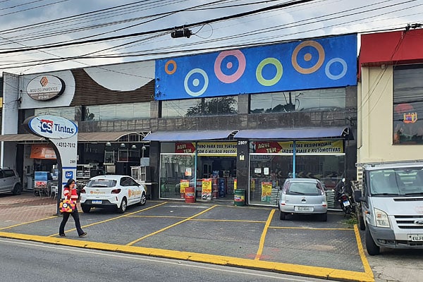 Foto da fachada de nossa loja CS Tintas em Mogi das Cruzes, bairro Brás Cubas, aolado da Leo Madeiras